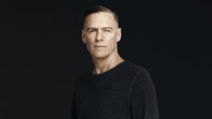 Il rocker canadese Bryan Adams nel 2015 a 55 anni