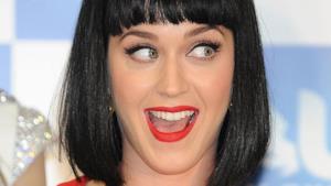 Katy Perry con espressione sorpresa