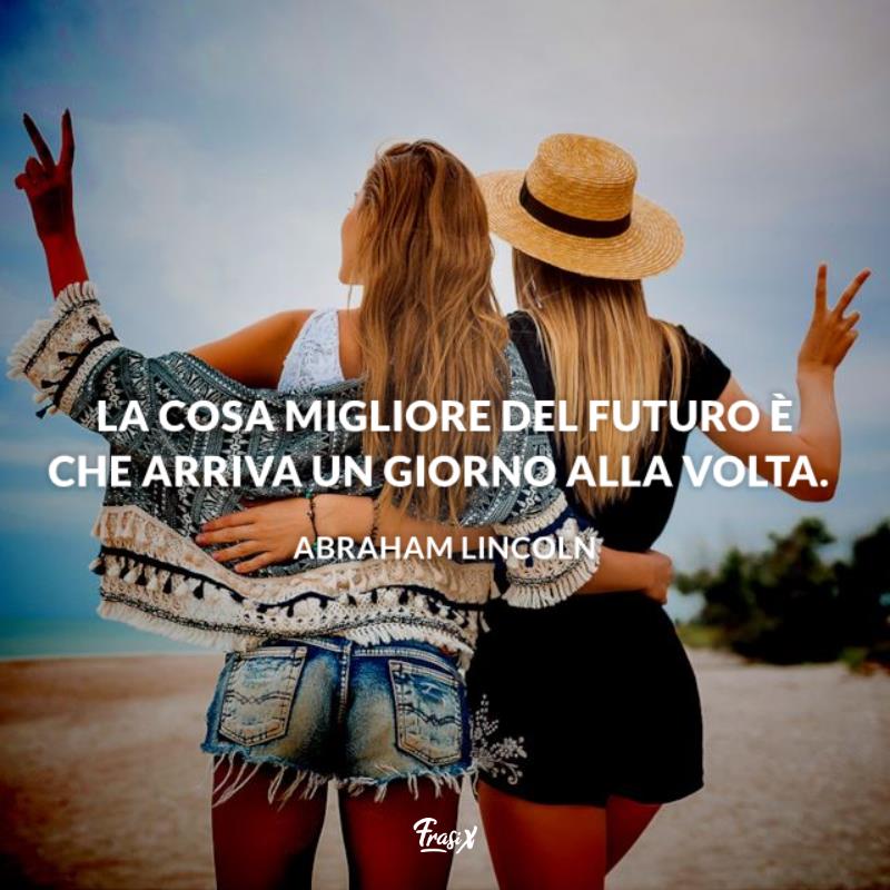 Frasi sulla vita nuova lincoln Ragazze abbracciate in spiaggia