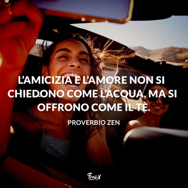 Frasi zen amicizia amore Ragazze sorridono mentre si fanno un selfie
