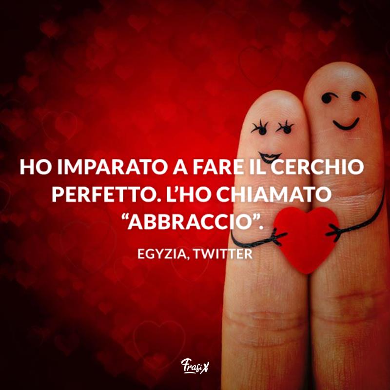 Frasi sugli abbracci egyzia Dita simulano un abbraccio