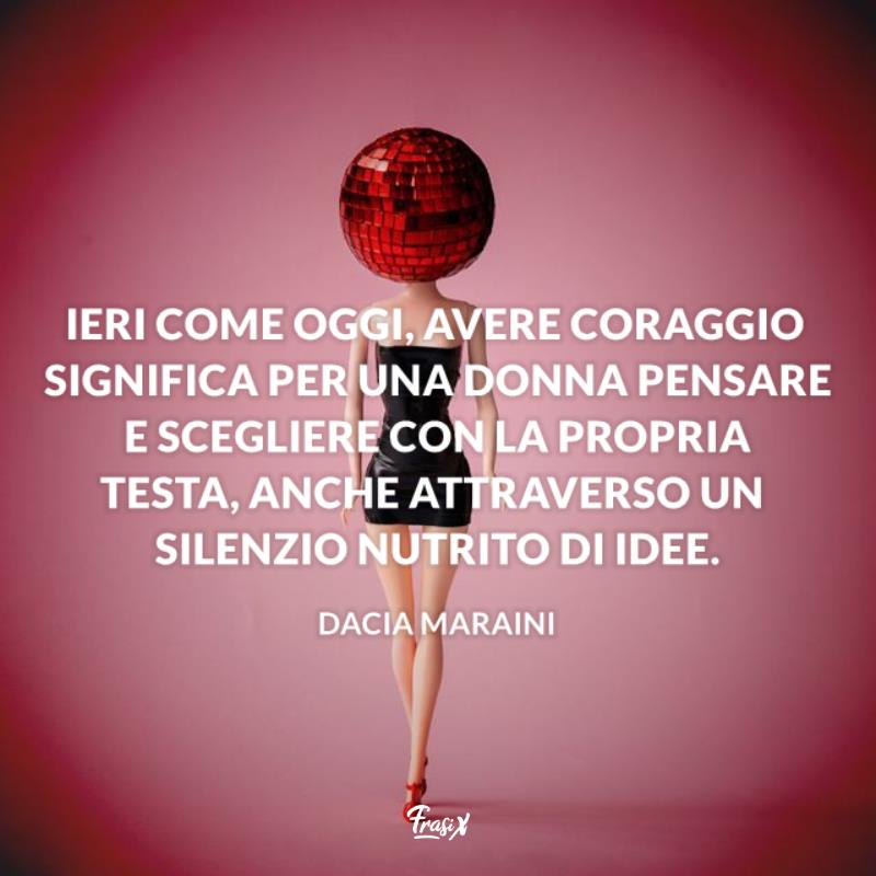Frasi belle sulle donne maraini Barbie con una luce da discoteca in testa
