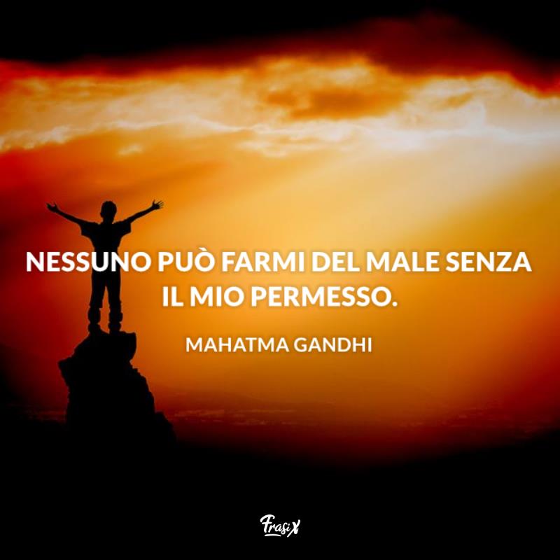 Frasi sulla vita dura gandhi Uomo sul ciglio di un monte al tramonto