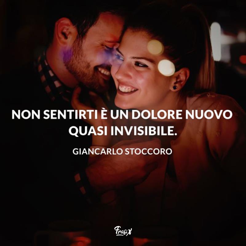 Frasi per dire mi manchi stoccoro Coppia in un locale sorride