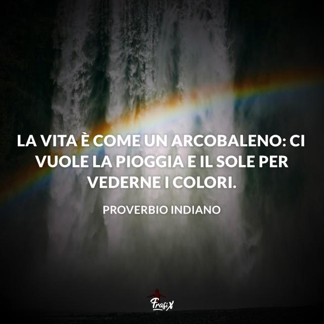 Frasi sull'arcobaleno proverbio indiano Primo piano di gocce di rugiada