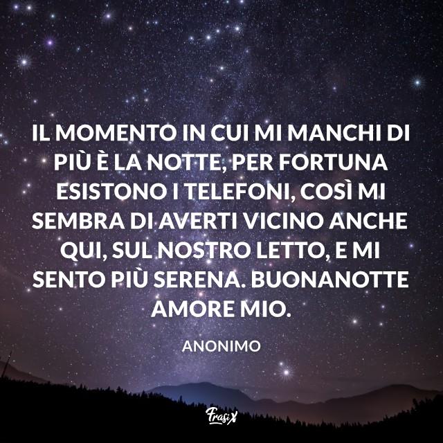 Immagini buonanotte Il momento in cui mi manchi di più è la notte, per fortuna esistono i telefoni, così mi sembra di averti vicino anche qui, sul nostro letto, e mi sento più serena. Buonanotte amore mio.