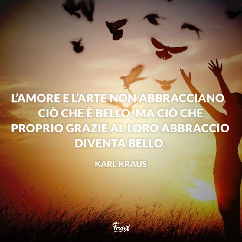 Frasi sugli abbracci kraus Ragazza stende le mani verso il cielo