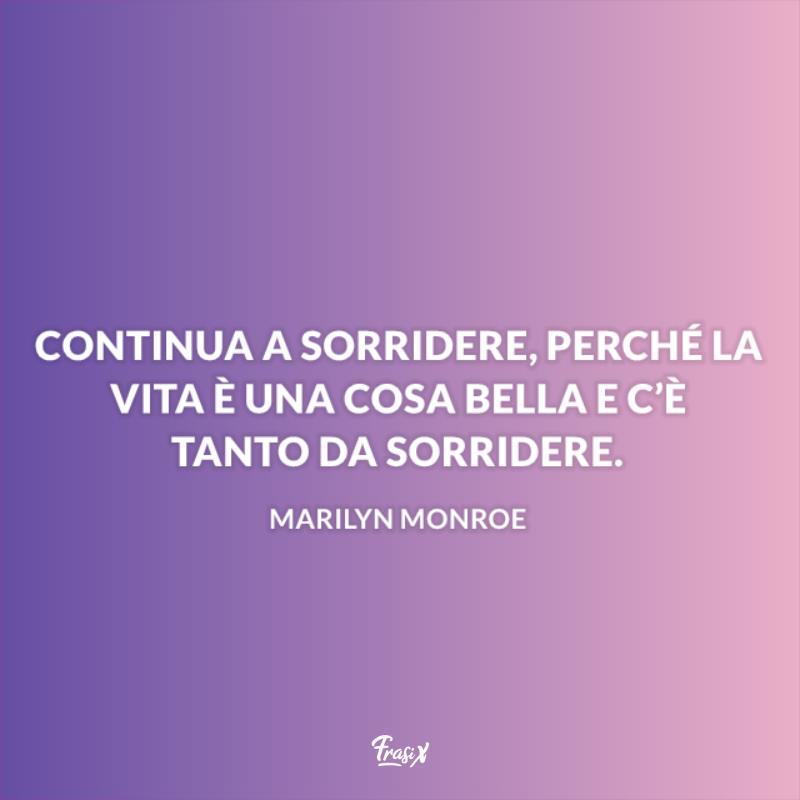 Frasi sul sorriso monroe Sfondo colorato
