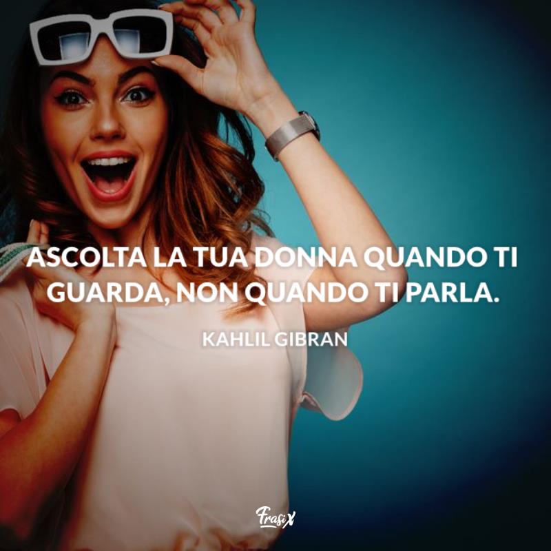 Frasi belle sulle donne gibran Ragazza con espressione allegra si solleva gli occhiali da sole dal viso