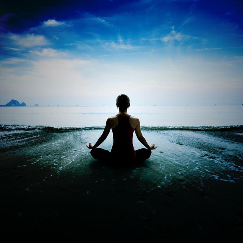 Frasi Zen sulla vita Persona intenta a meditare