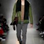 Cappotto con sfumature di verdi per l'uomo di Bottega Veneta durante la Milano Fashion Week 2014