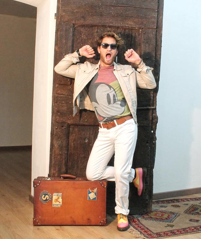 Pantaloni Levi's, maglia di ASOS, giacca di Neil Barret e Ray Ban wayfarer