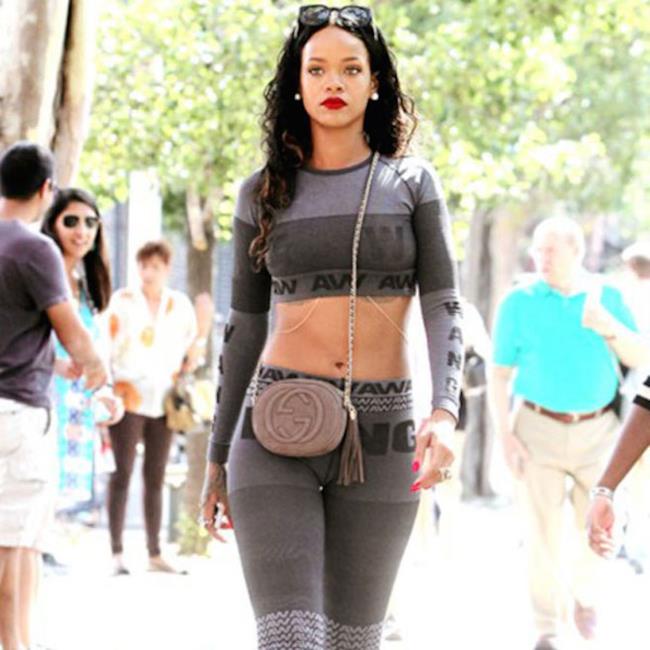 Rihanna indossa i capi di Alexander Wang collezione H&M, 2014