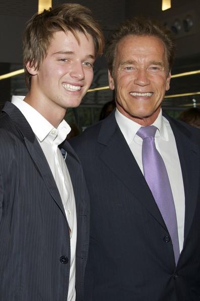 Patrick Schwarzenegger e Arnold Schwarzenegger sul red carpet