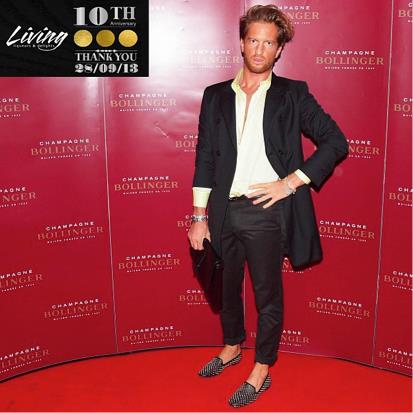 Foto sul red carpet per i 10 anni di LIVING - particolare pochette