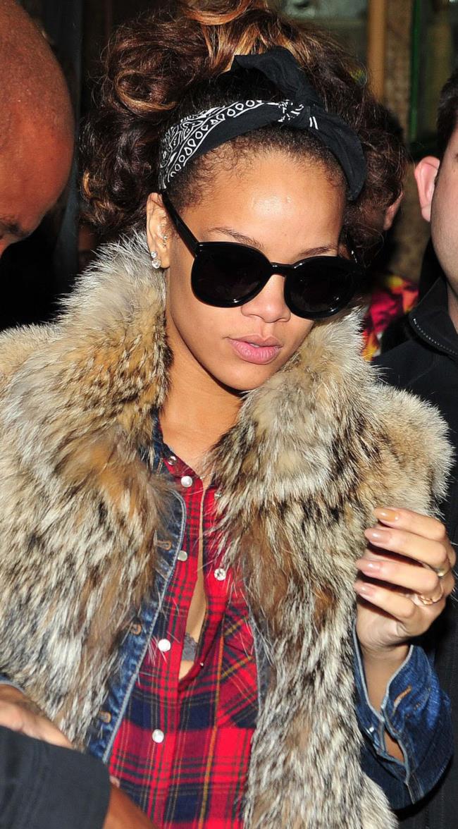 Come mettere la bandana in stile Rihanna