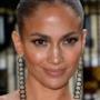 Jennifer Lopez veste Versace Atelier a Parigi per la sfilata di Donatella Versace