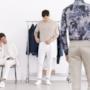 Camicia floreale, maglia e blazer di Zara