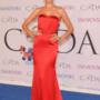 Alessandra Ambrosio ai CFDA fashion awards  2014 in abito rosso