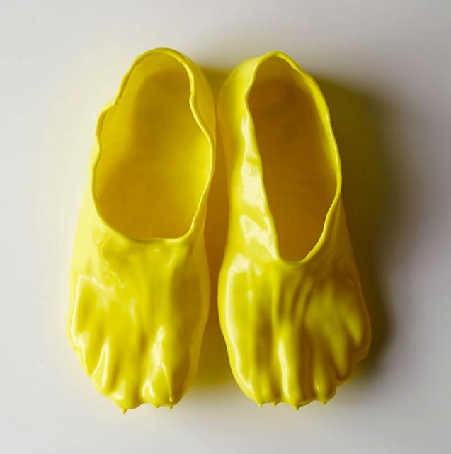 Le classiche FONDUE SLIPPERS ideate e create da Satsuki Ohata