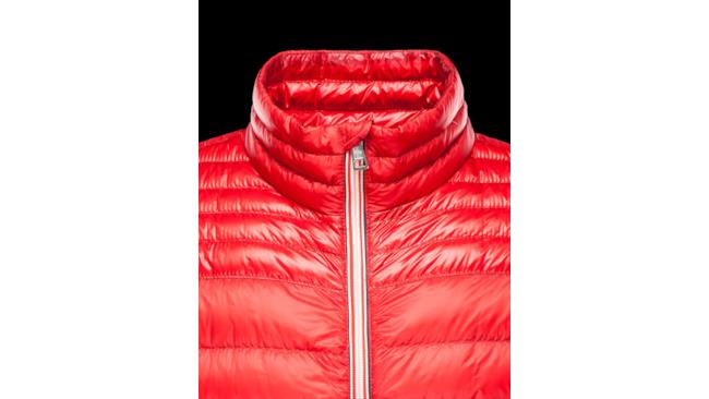 Il modello dettaglio del modello Daniel di Moncler per San Valentino 2014