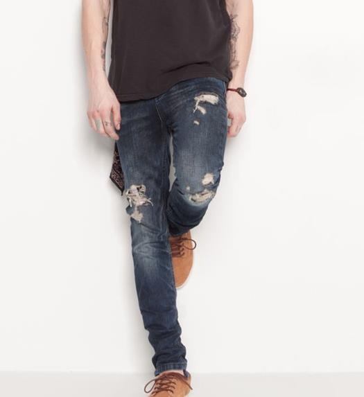 Il look low cost alla Kanye West per l'estate 2014, jeans di Pull & Bear