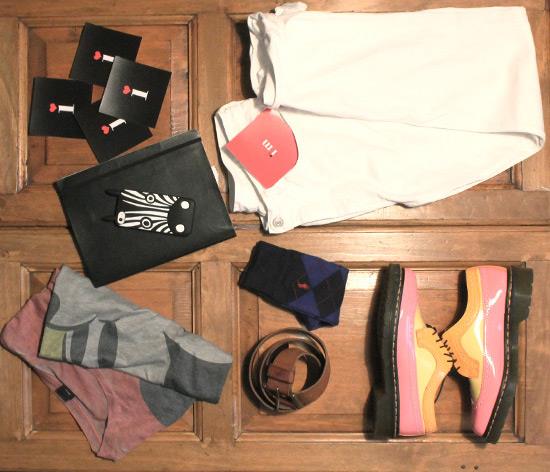 T-shirt di ASOS, scarpe Dr Martens e pantaloni Levi's