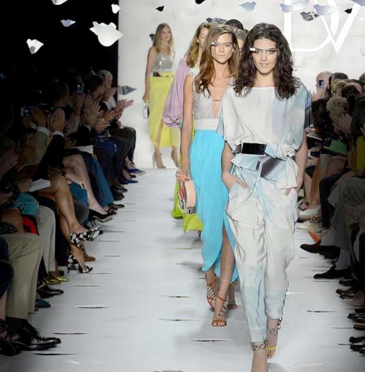 Alla sfilata di Diane Von Furstenberg le modelle indossano i Google Glass