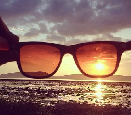 Gli occhiali da sole che simulano i filtri di Instagram