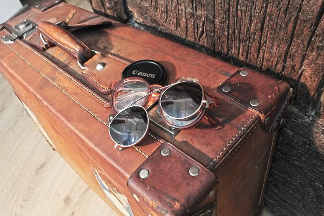 Camera Canon e occhiali ASOS vintage