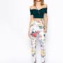 I migliori modelli di pantaloni fiorati da donna per l'estate 2014