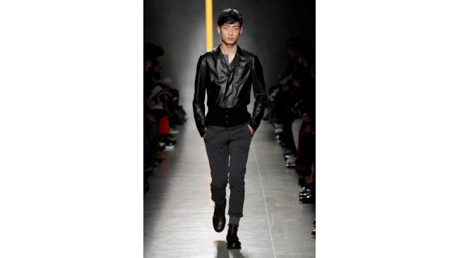 Sfila Bottaga Veneta per un uomo elegante e raffinato durante la Milano Fashion Week 2014