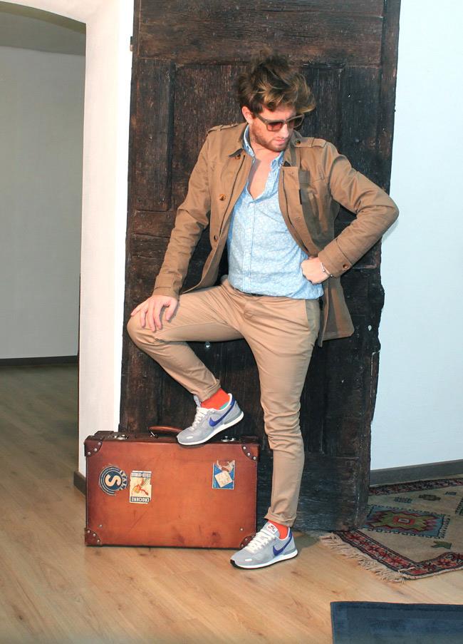 Pantaloni di ASOS, calze di Red Sox Appeal e giacca di Zara
