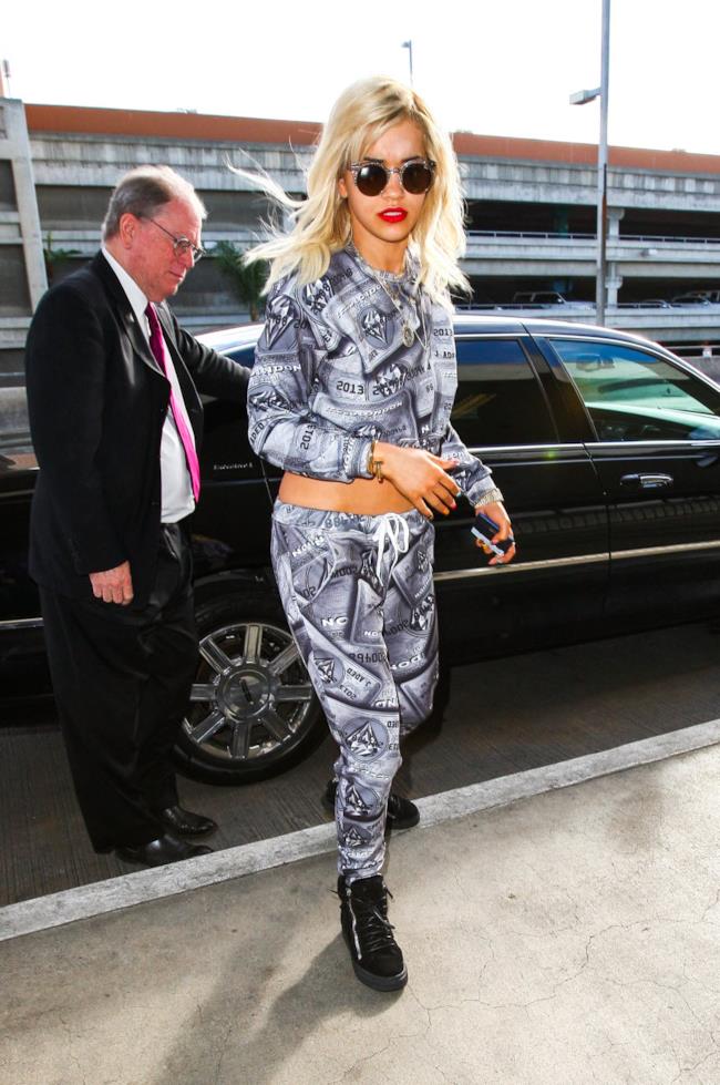 Rita Ora ha un total look del brand londinese Jaded London