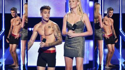 Il cantante Justin Bieber rimane in mutande ai Fashion Rocks 2014
