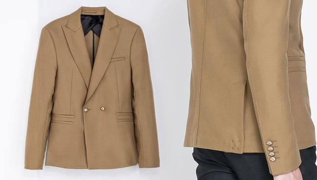Blazer con bottoni dorati di Zara