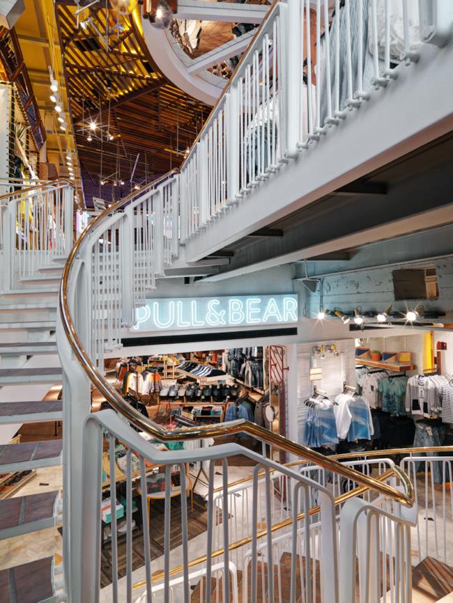 Il negozio di Pull & Bear a Milano prima dell'evento di pre-opening