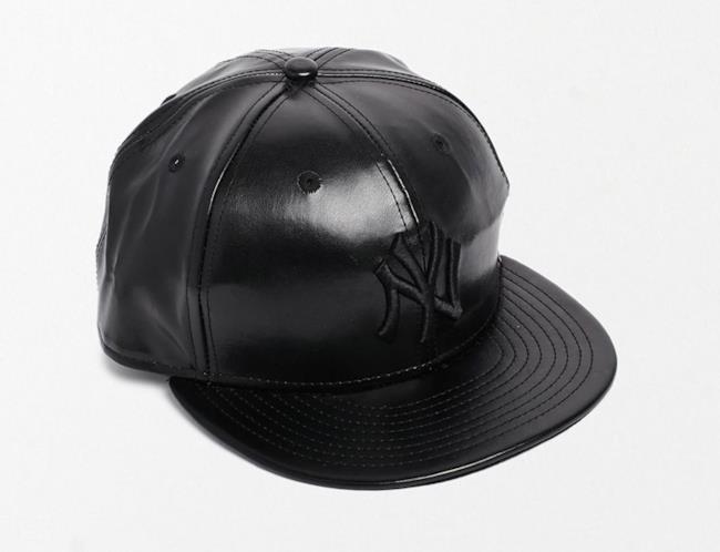 Per la shopping list il cappello della New Era