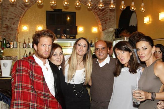 Gli amici alla festa di Sushi Dining IZU