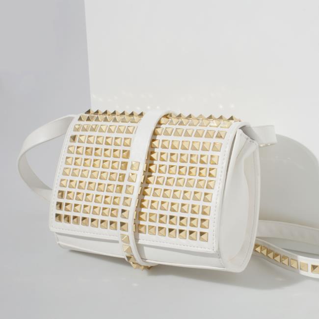 Shopping list 2014: la borsa con borchie di Zara