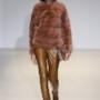 Milano Fashion Week 2014 Gucci propone pellicce a maglione con scarpe classiche 