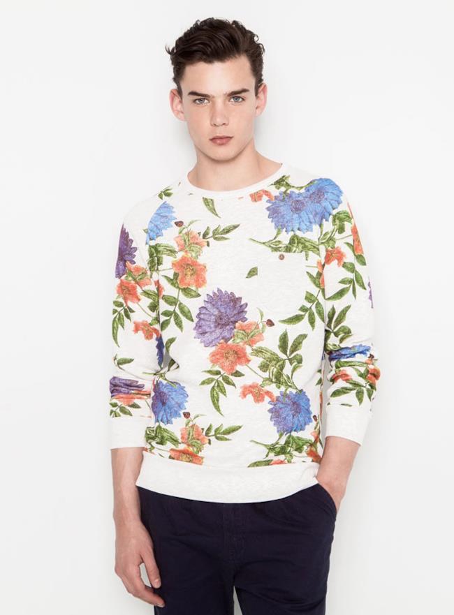 Shopping Pull & Bear estate 2014, felpa con fantasia a fiori