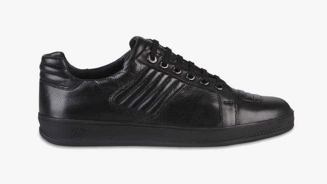 Classica sneakers nera in pelle di Zegna della collezione primavera estate 2014