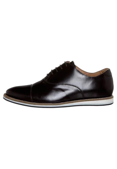 Nel tuo outfit alla Zac Efron non può mancare la scarpa stringata in pelle per l'estate 2014