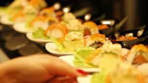 Sushi Dining IZU il Catering durante il party a Milano in Corso Lodi