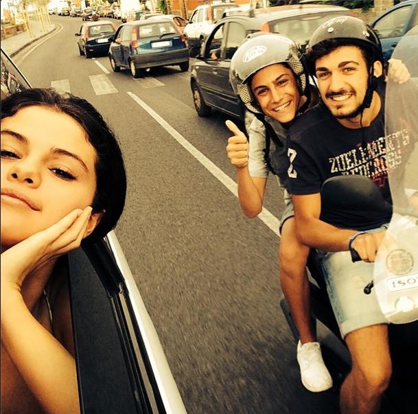 Il selfie di Selena Gomez all'Ischia Global Film and Music Fes