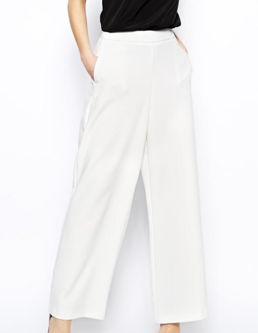 Il look per l'estate 2014 alla Kim Kardashian con pantalone bianco di ASOS