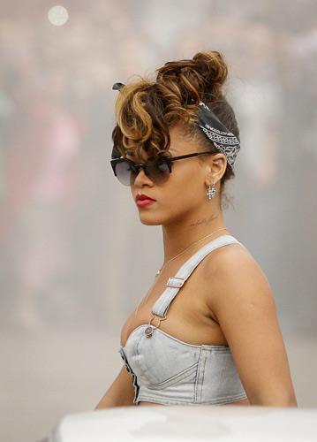 5 modi di mettere la bandana come Rihanna