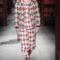 Moncler fa sfilare piumini in Argyle texture per la sua collezione autunno-inverno 2014-15