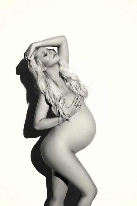 La copertina di V magazine con Christina Aguilera nuda